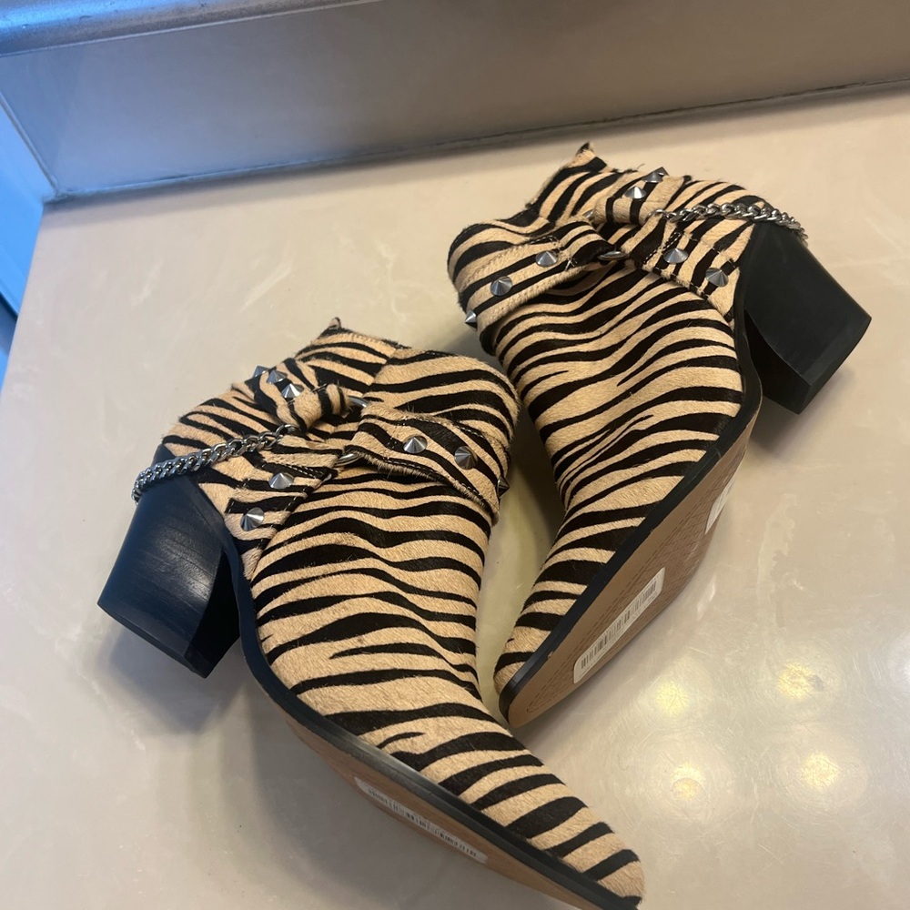 Jessica Simpson zebra zip up boots with stud and chain detail size 8.5